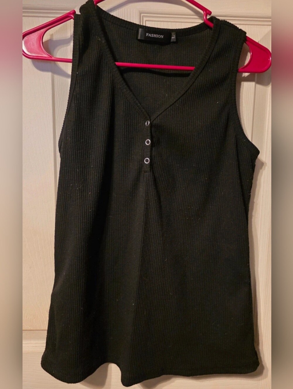 Fashion Black Ribbed V-Neck Tank with Button Detail